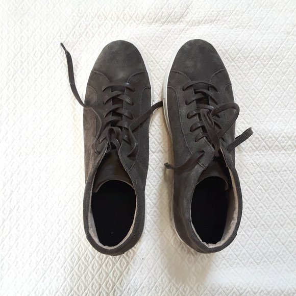 Banana Republic Mens Suede Mid Top Sneaker